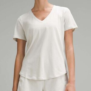 Lululemon Womens Love V Neck T Shirt Sz 4 Ivory Short Sleeve Top Stretch Cotton